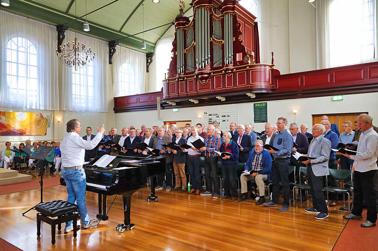 27 okt 2018 - Groot mannenkoor Midden Holland en gemengd koor Encore in de Geref.Kerk_02